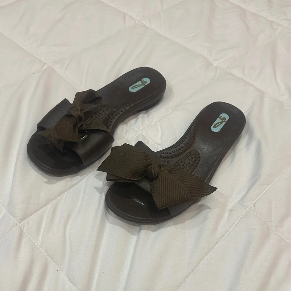 NWOT Elegant Brown Slide Sandals with Bow size 5.5